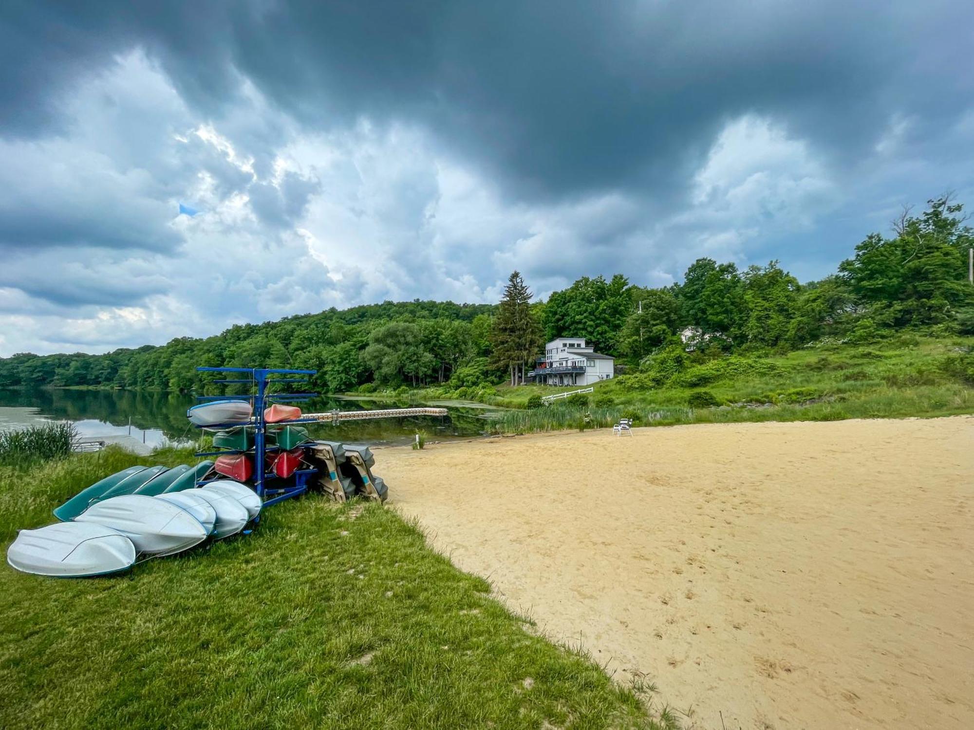 Unique Roundhouse: Hot Tub-Game Room-Firepit&More! Bushkill Exterior foto