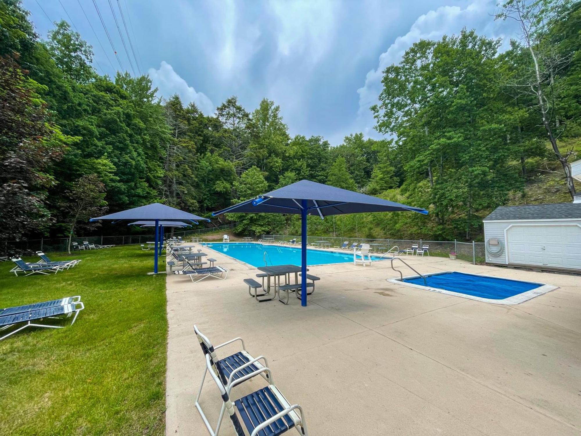Unique Roundhouse: Hot Tub-Game Room-Firepit&More! Bushkill Exterior foto